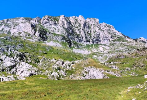 Montagne carsiche durante il tour del Marguareis