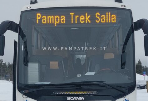 Bus di Pampa Trek durante il viaggio a Salla in Lapponia finlandese