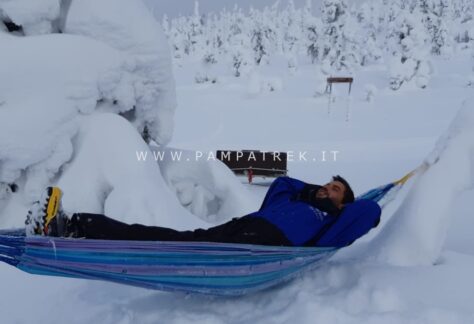 Momento di relax sulla neve durante il viaggio a Salla
